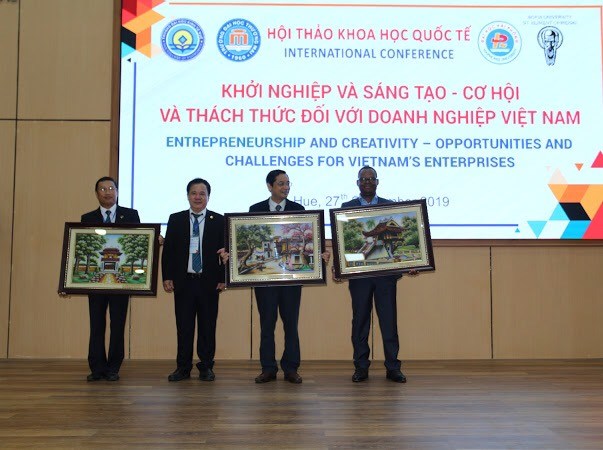 Hội thảo ''Khởi nghiệp & sáng tạo - Cơ hội và thách thức đối với doanh  nghiệp VN"